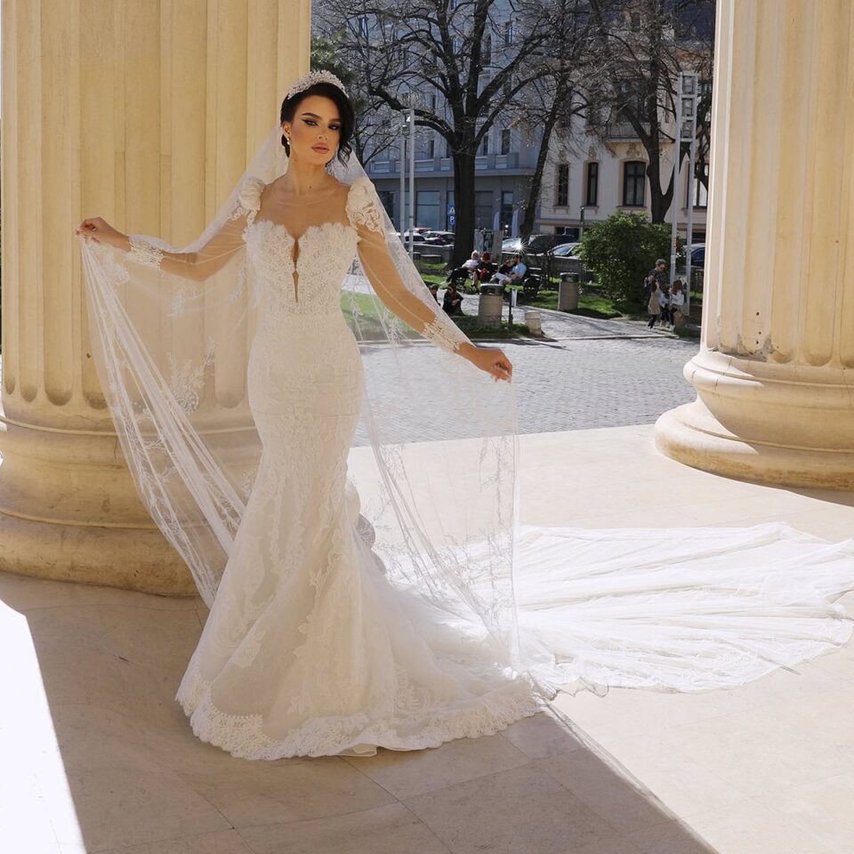 rochie de mireasa sirena pe corp amarena